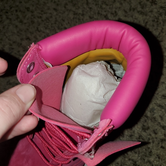 Pink Timberlands size 6 woman's Fits More Like A Size 7 - Picture 7 of 7